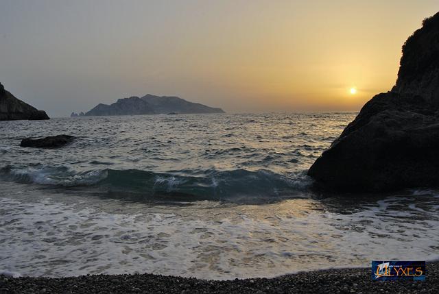 tramonto con capri.JPG